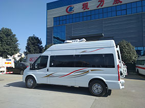 福特新世代全順V348長(zhǎng)軸高頂B型房車交付客戶